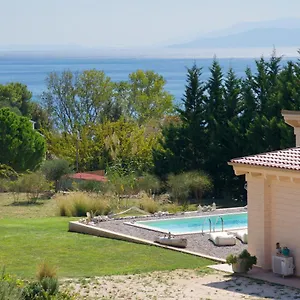 Villa Driftwood, Karavados